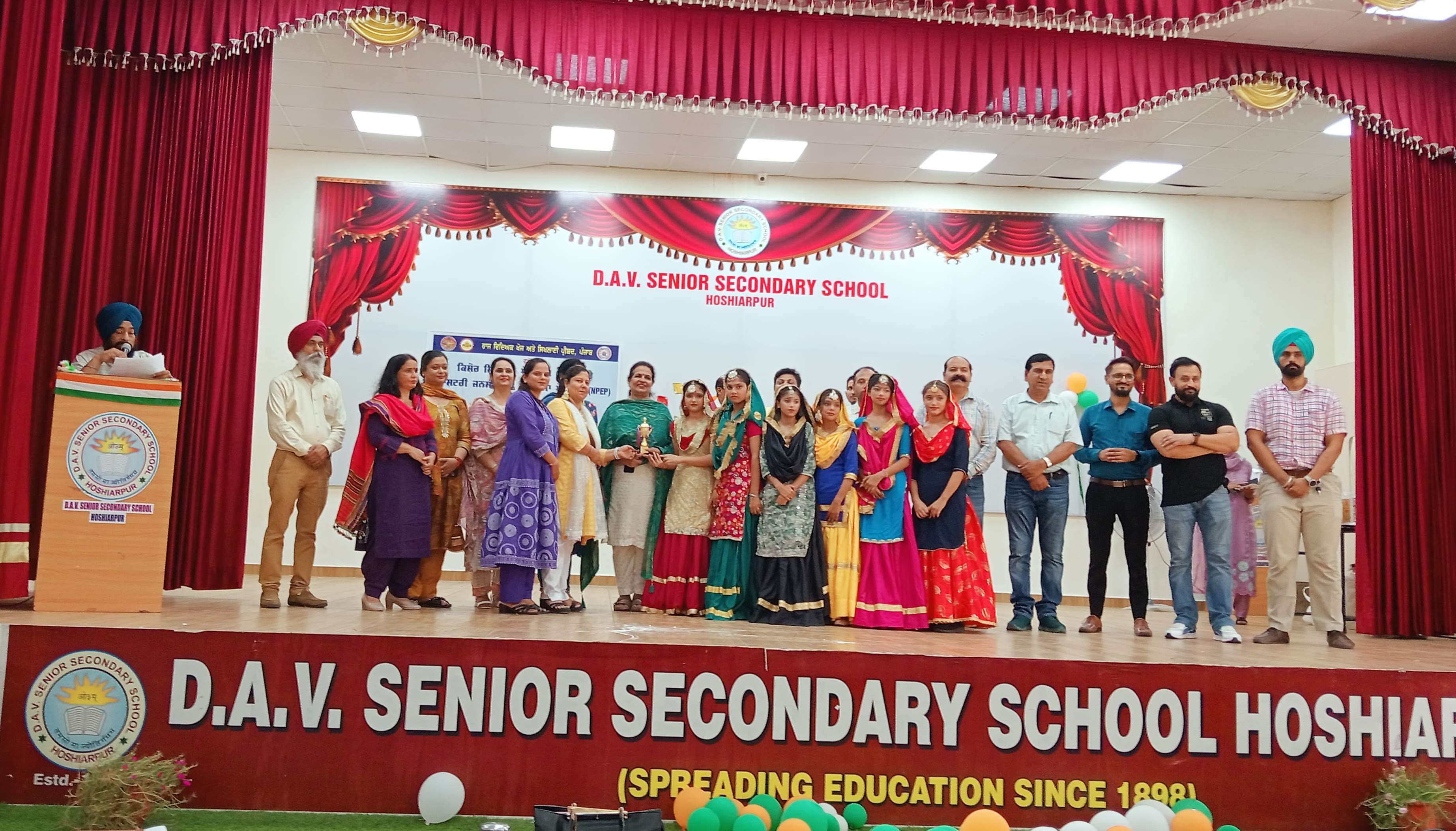 District level quiz competition was organized under the Kishore Shiksha Program.